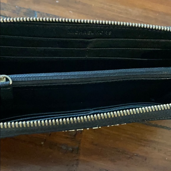 Michael Kors wallet - Picture 3 of 3